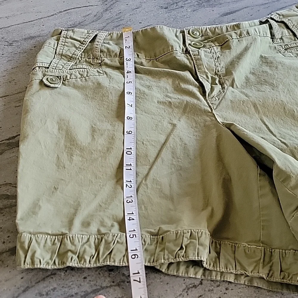 LANE BRYANT Shorts w/ Stylish Belt Loop Design Green size 16 - Picture 11 of 12